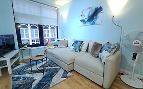 Impressive Apartment At Leeds City Centre